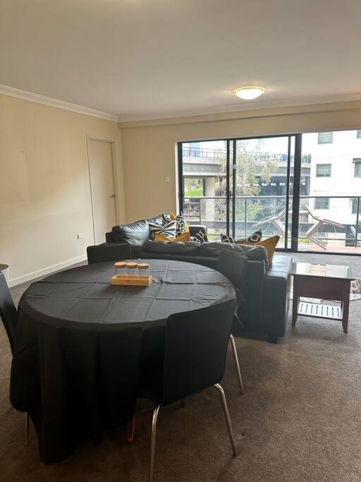 & Pool View 2bedroom-1 King Bd And 2 Single Bd Apartment Perth