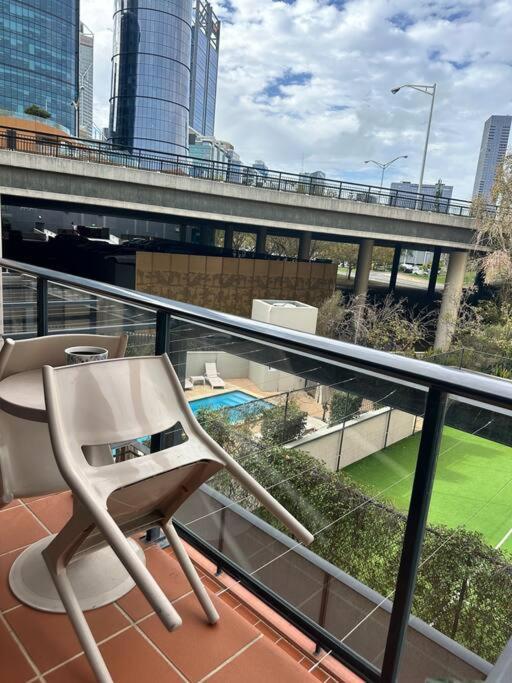 & Pool View 2bedroom-1 King Bd And 2 Single Bd Apartment
