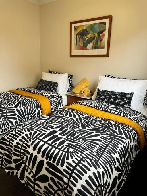 Apartment & Pool View 2bedroom-1 King Bd And 2 Single Bd *
