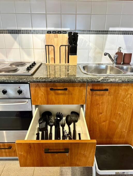 & Pool View 2bedroom-1 King Bd And 2 Single Bd