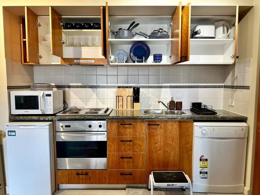 & Pool View 2bedroom-1 King Bd And 2 Single Bd Perth