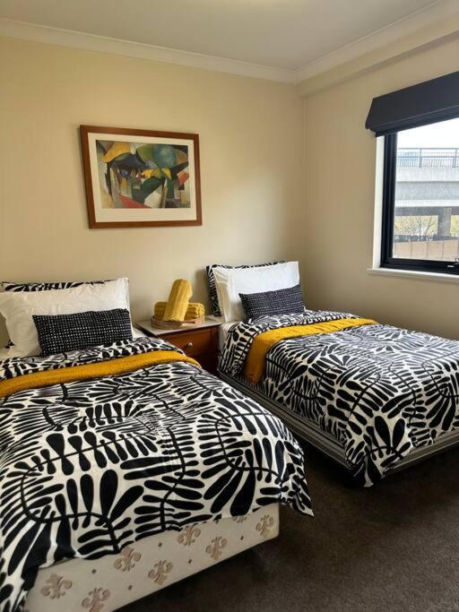 & Pool View 2bedroom-1 King Bd And 2 Single Bd