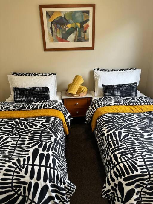 & Pool View 2bedroom-1 King Bd And 2 Single Bd Apartment *